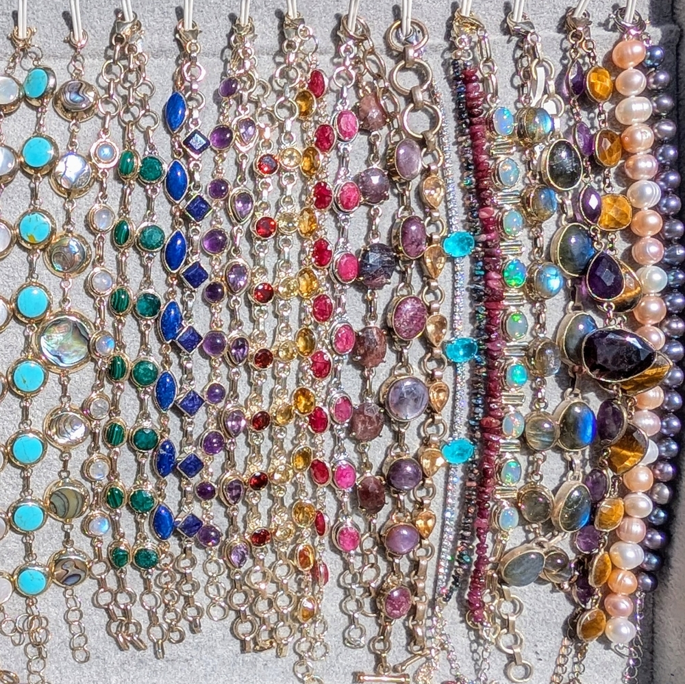 Bracelets LIVE LISTING
